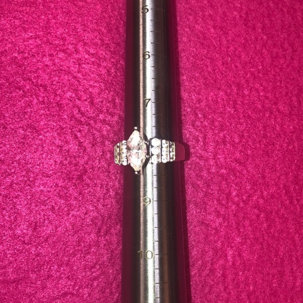 Women’s ring size‎ 8